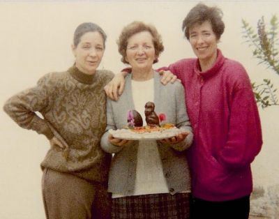 Maria-Mercè amb la mona